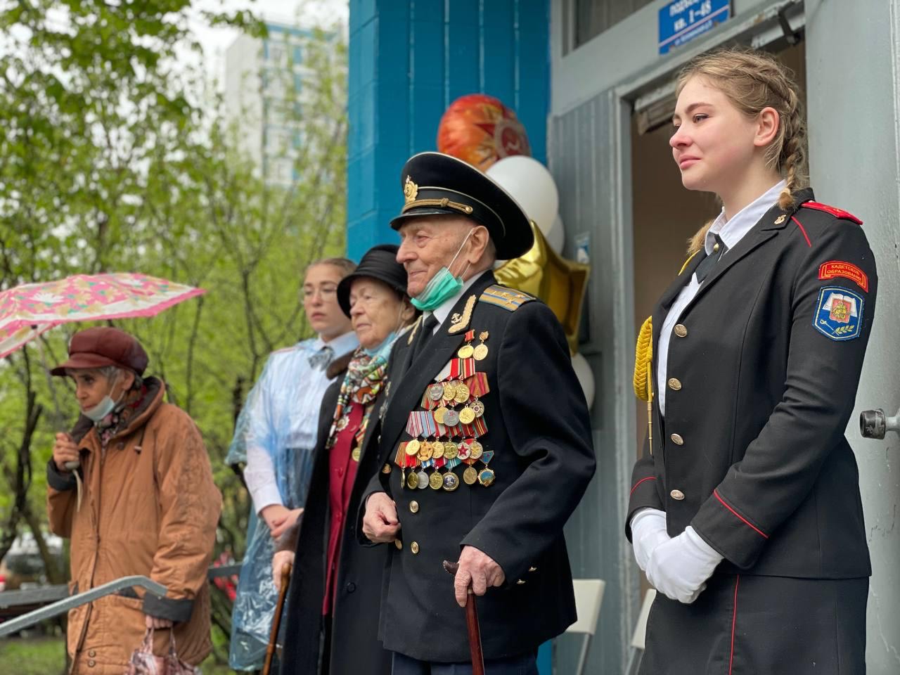 В Москве прошло несколько десятков мини-парадов для ветеранов войны