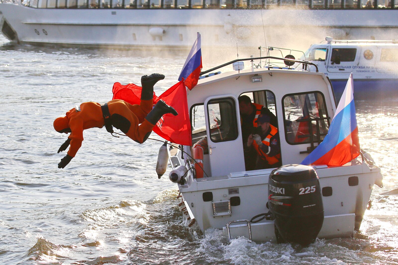 Спасатели 146 лет обеспечивают безопасность на водоемах столицы