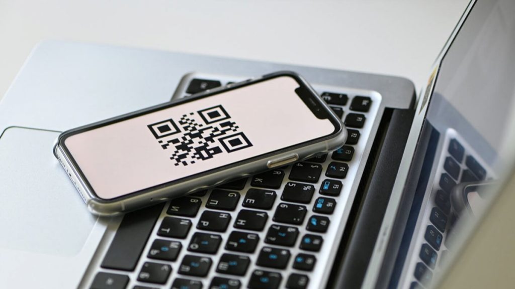 Сервис для получения QR-кодов в «бесковидные» рестораны заработал в Москве