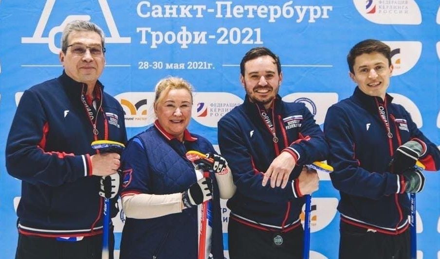Медицина и спорт: врачи больницы Буянова приняли участие в турнире по керлингу