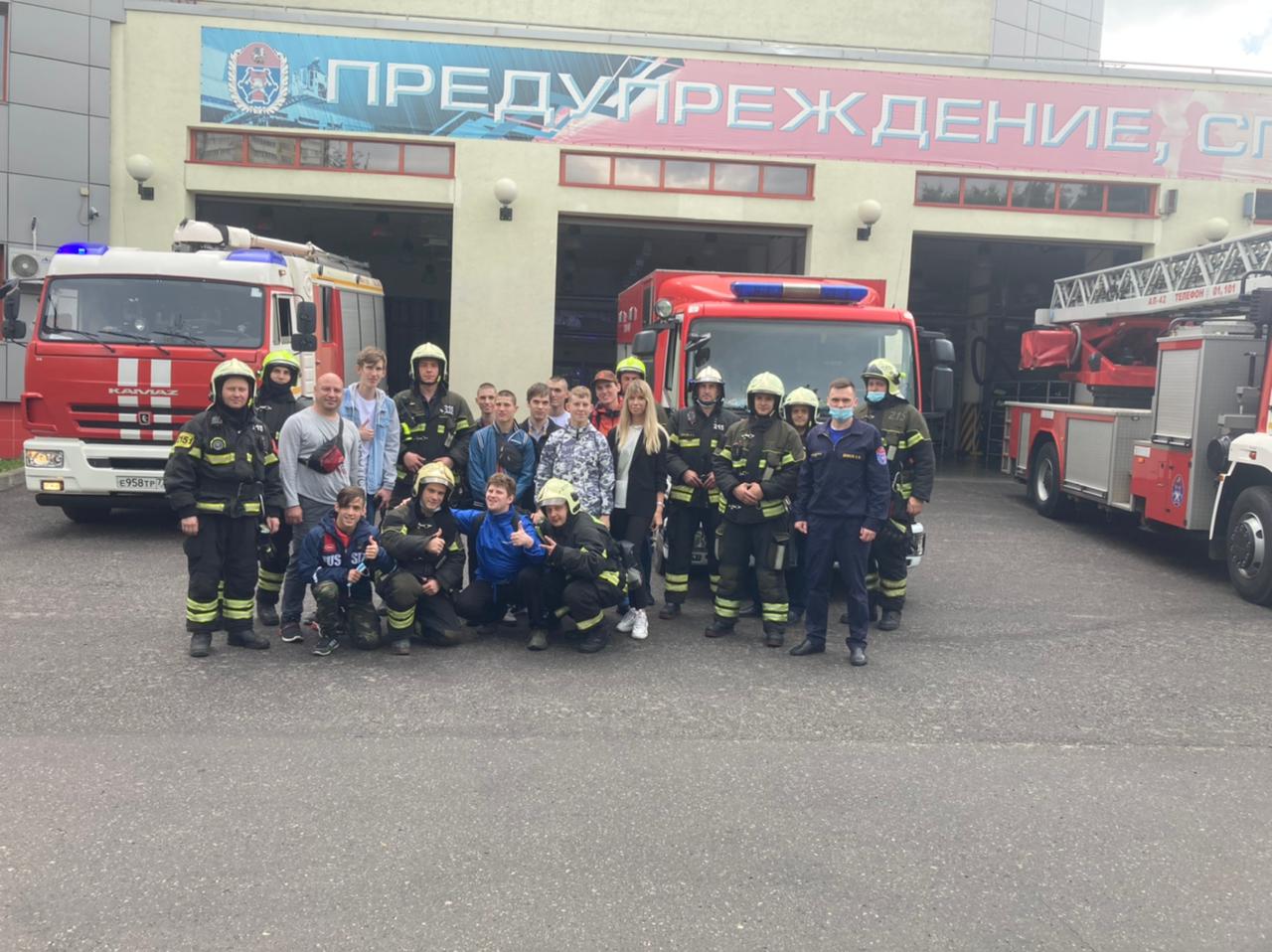 Студенты Центра сопровождаемого прооживания «Семь-Я» пришли в гости к столичным пожарным