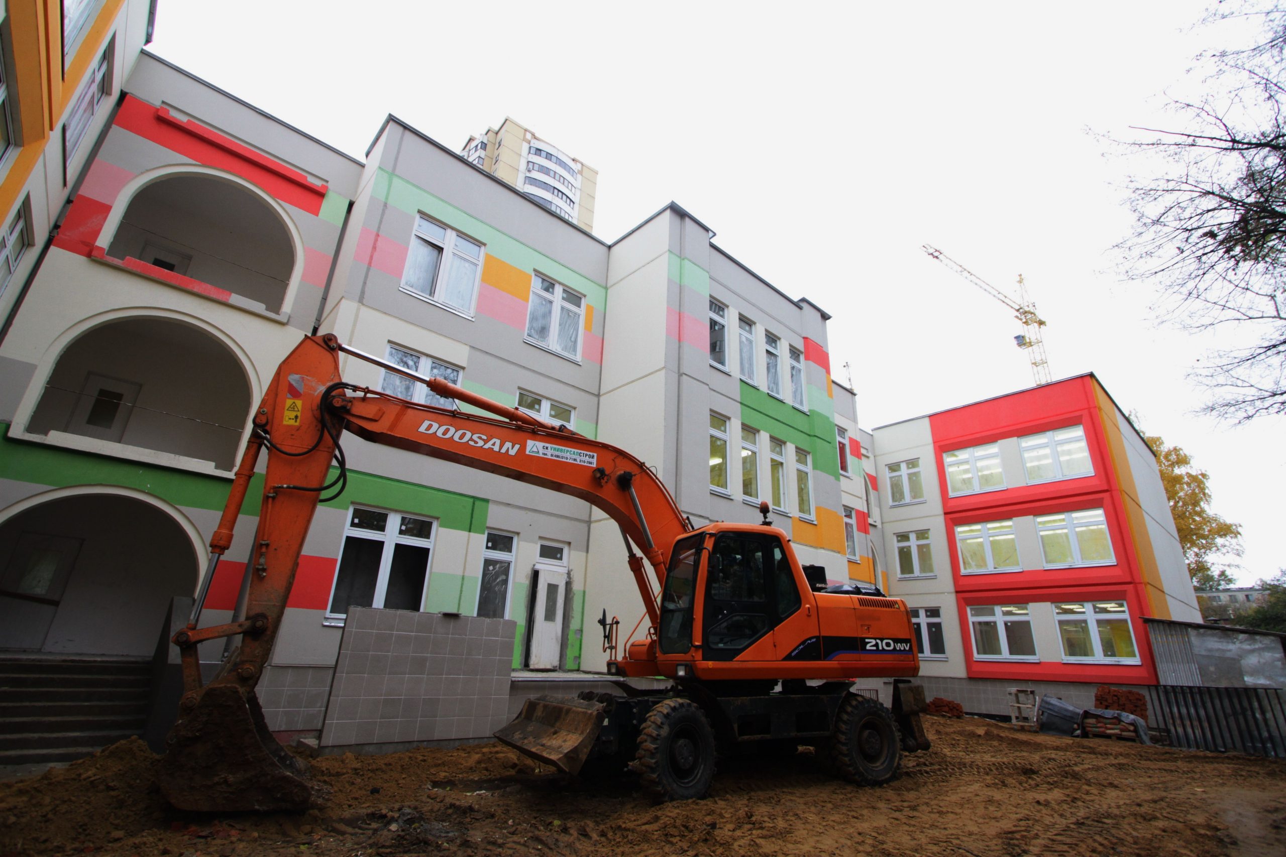 Начальную школу и детский сад начали строить в юге Москвы. Фото: Антон Гердо, «Вечерняя Москва»