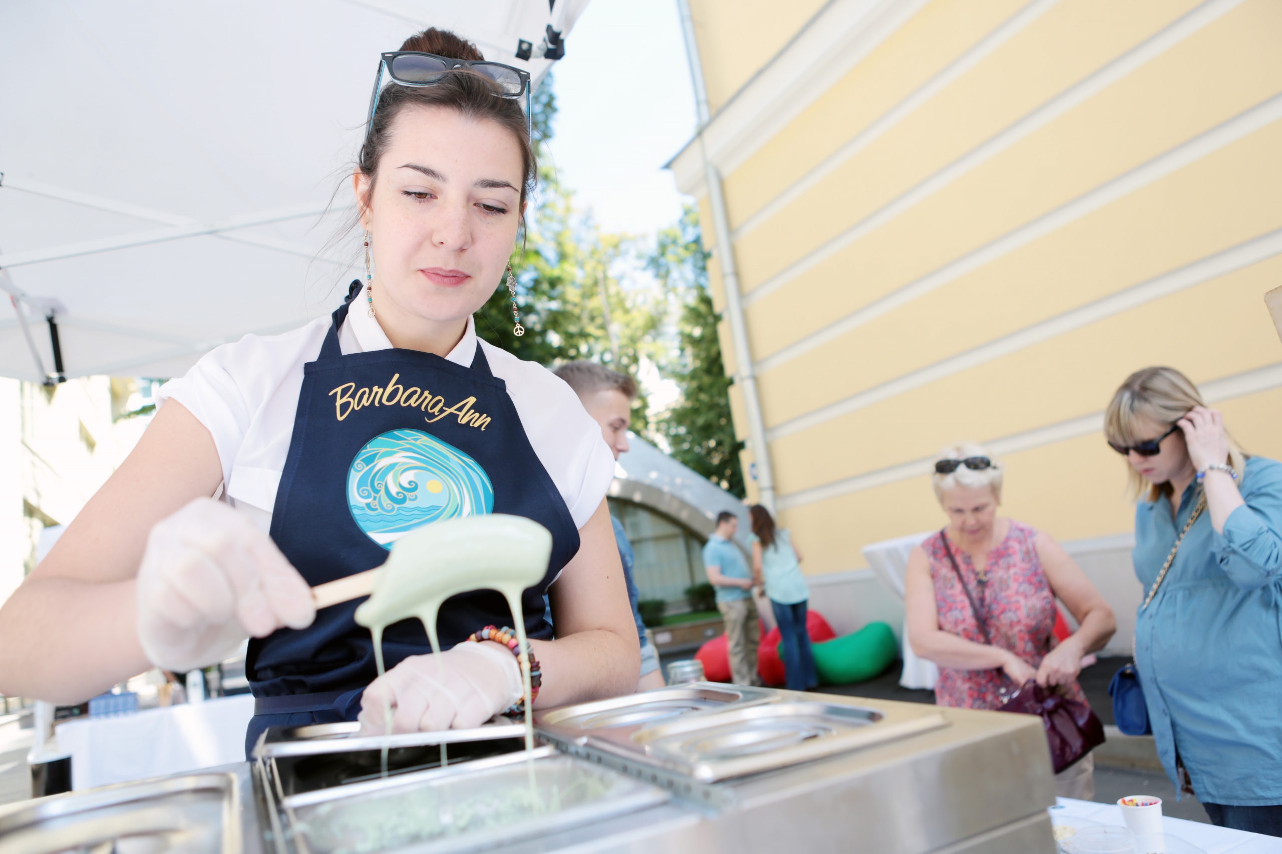 Посетители площадок «Лето в городе» смогут попробовать жареное мороженое и азиатские мини-бургеры