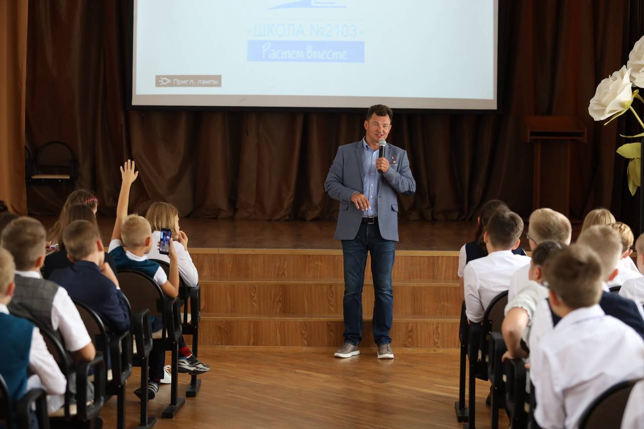 Роман Романенко провел урок мира для школьников юго-запада Москвы