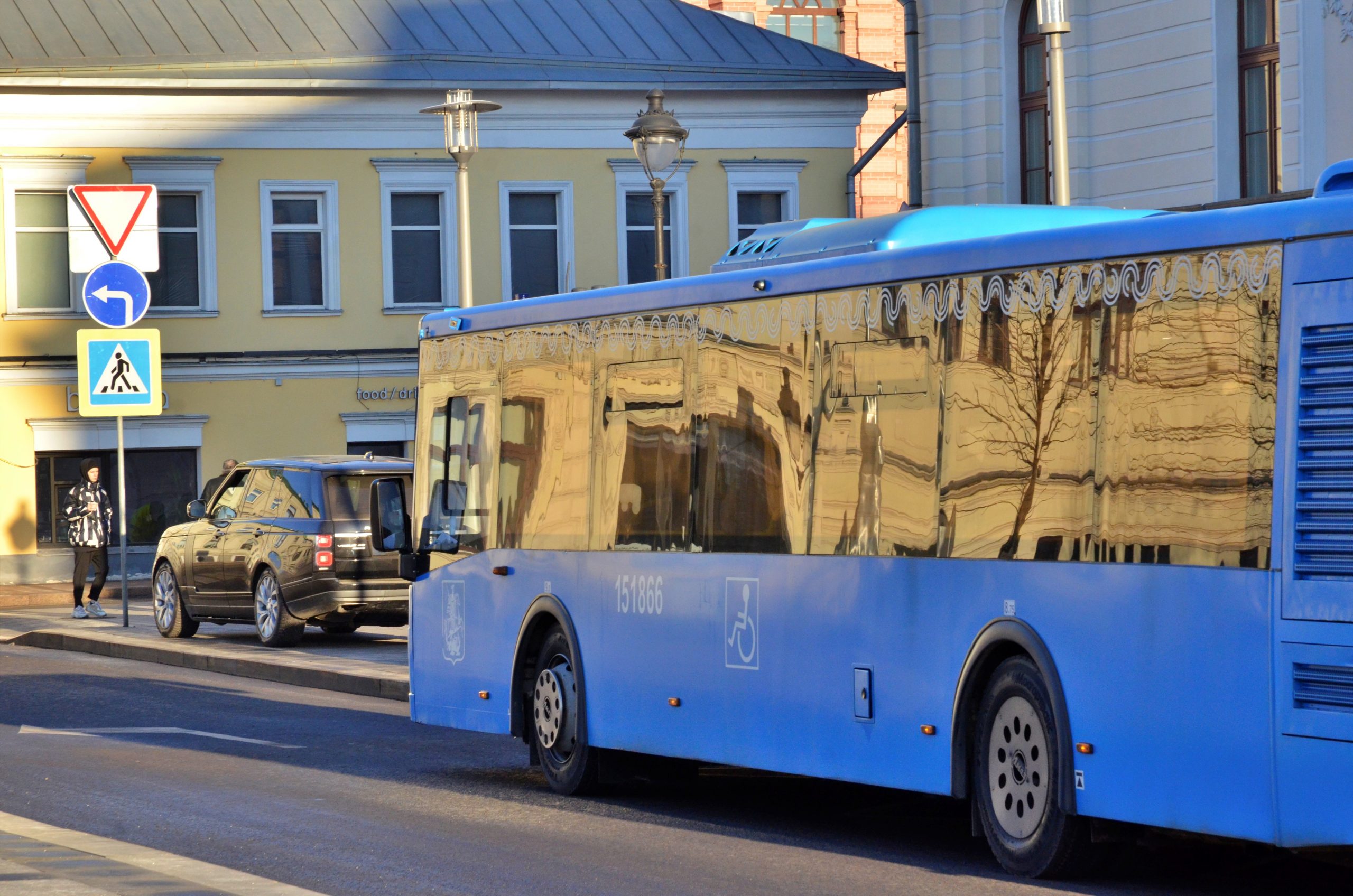 Схему движения автобусов юга столицы временно изменят