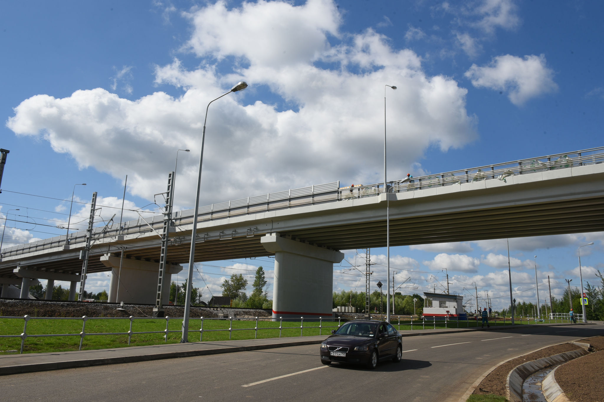 Власти города поменяют более 2 километров ограждений мостов и путепроводов. Фото: Владимир Новиков, «Вечерняя Москва»