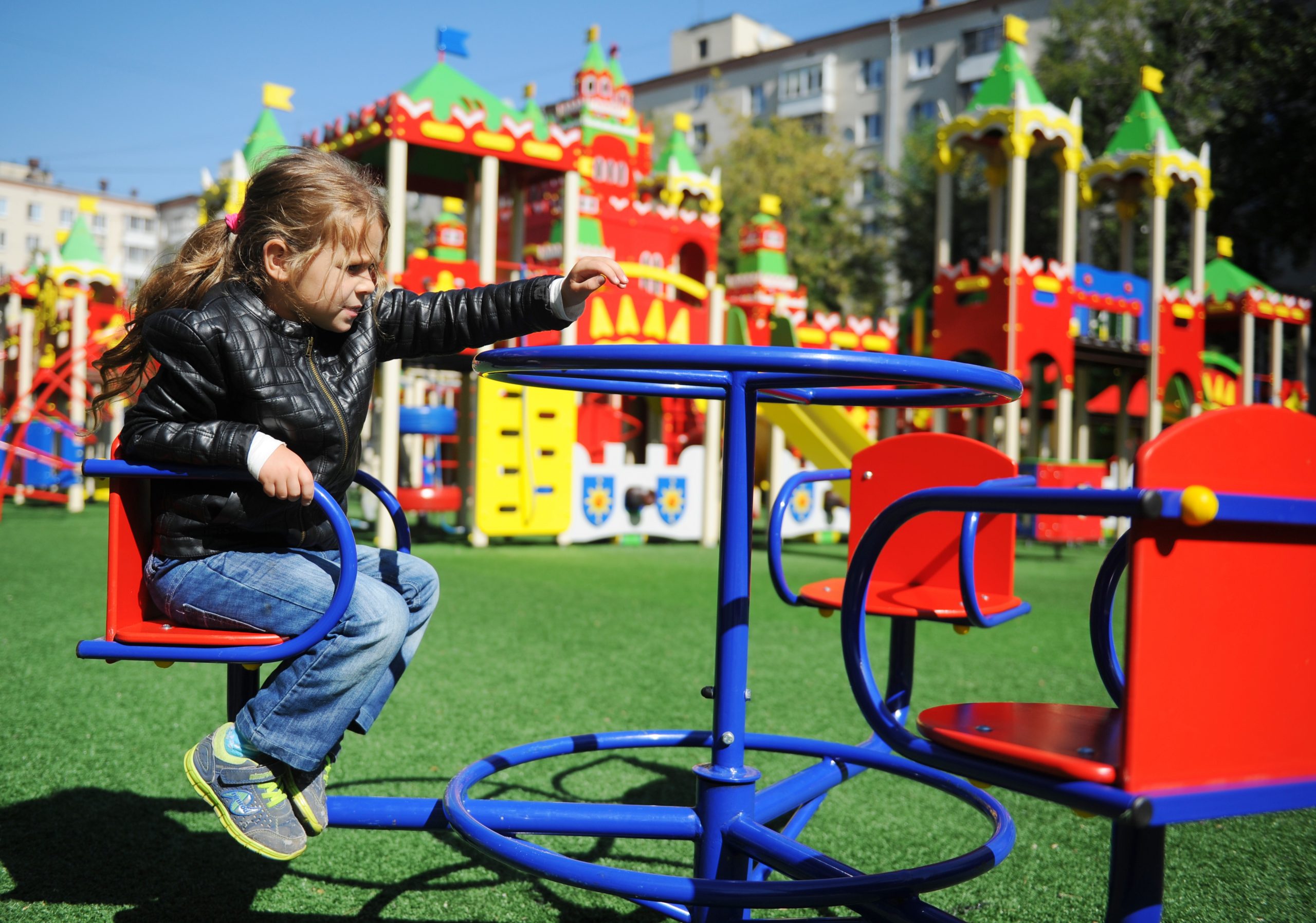 Детские площадки можно ли гулять. Игровая площадка для детей. Инфраструктура для детей. Интересные детские площадки. Дети на площадке.