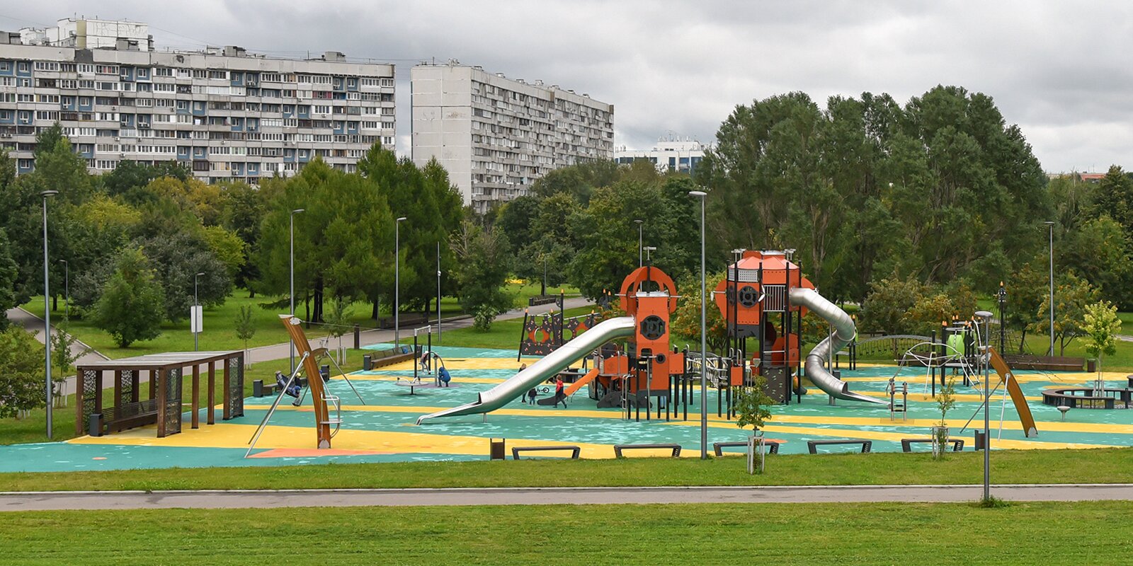 Парк «Садовники» переименуют в парк имени Юрия Лужкова