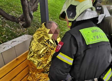В Южном округе столицы спасатели ПСО 215 Пожарно-спасательного центра Москвы не дали умереть мужчине
