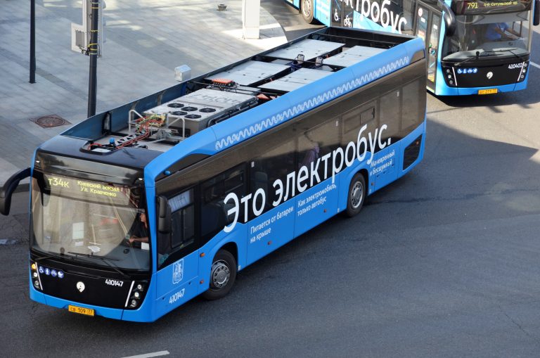 Юбилейный электробус запустили в Москве