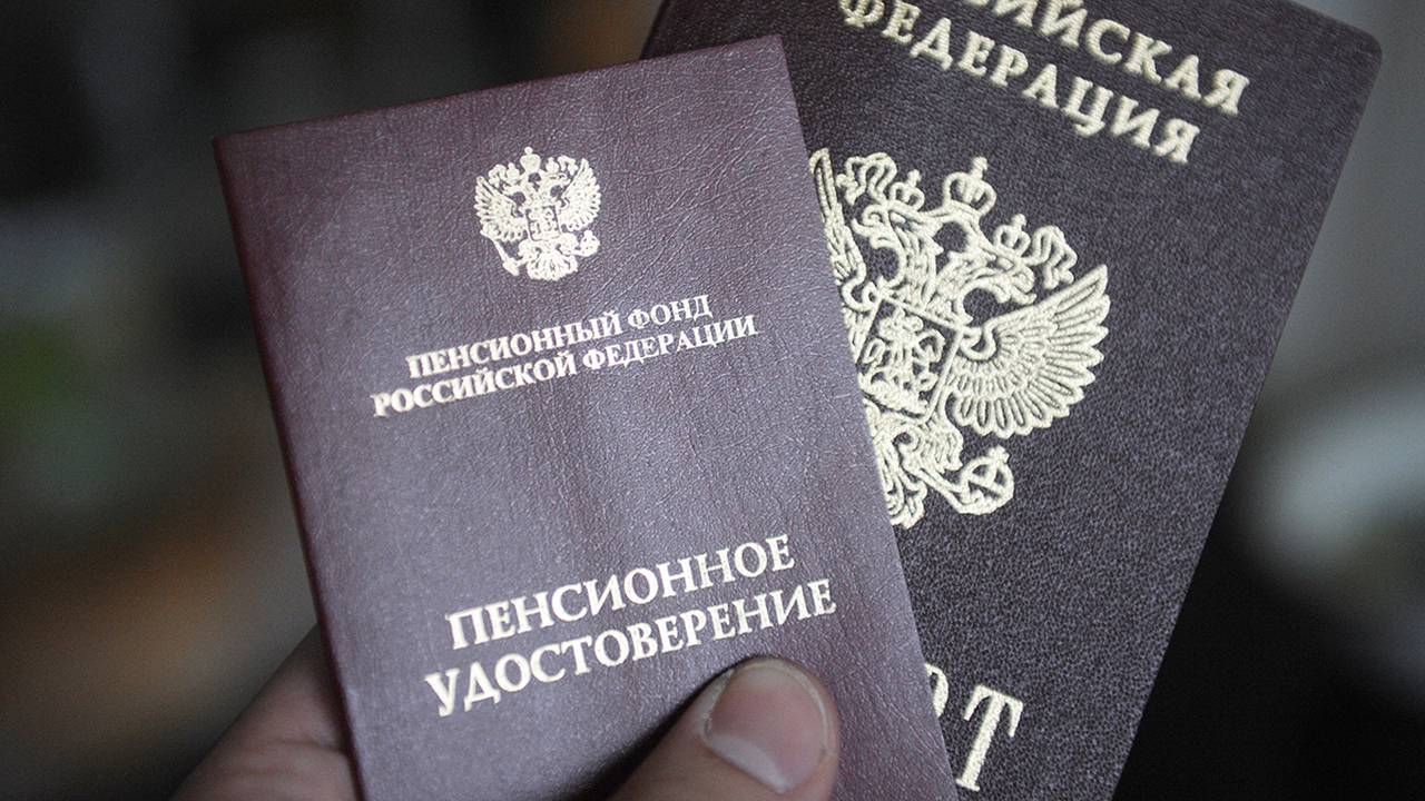 Перерасчет размера страховой пенсии возможен без заявления, по заявлению и с учетом иных периодов