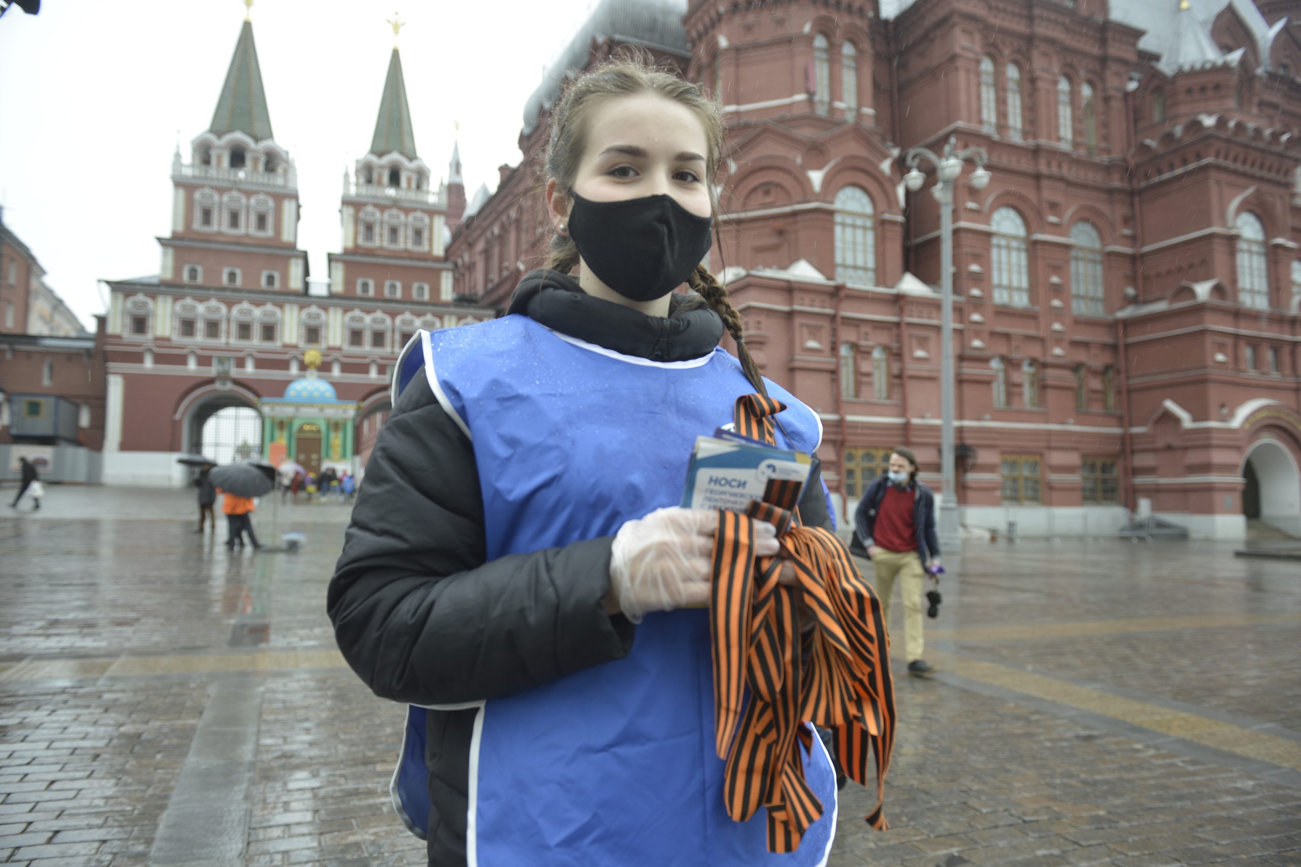Москвичи узнали о работе волонтеров на патриотических акциях