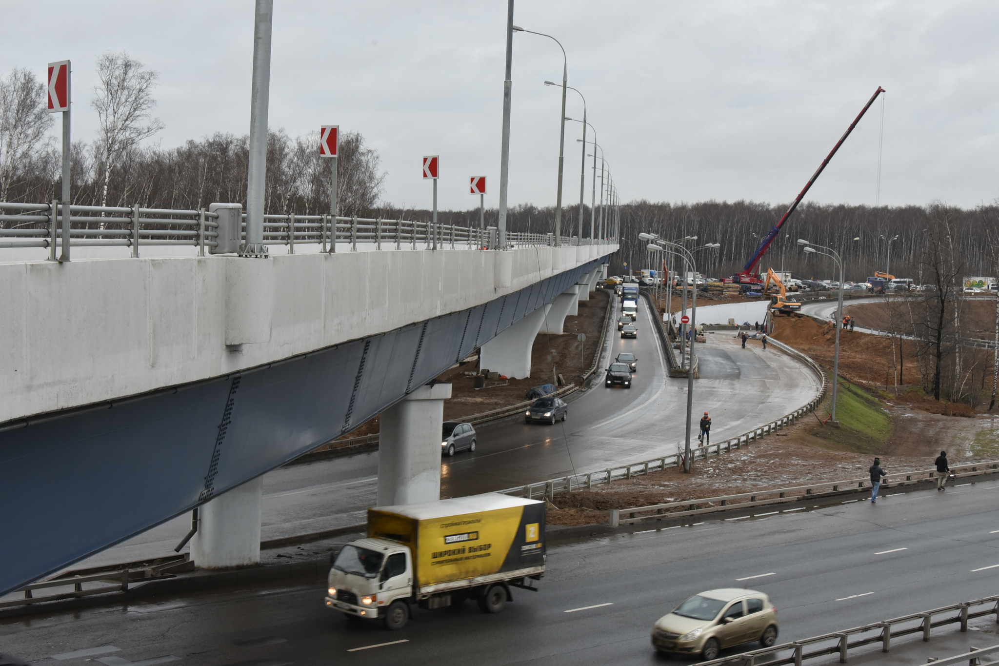 Стройку четырех транспортных развязок Московской кольцевой автодороги хотят завершить к 2024 году. Фото: Владимир Новиков, «Вечерняя Москва»