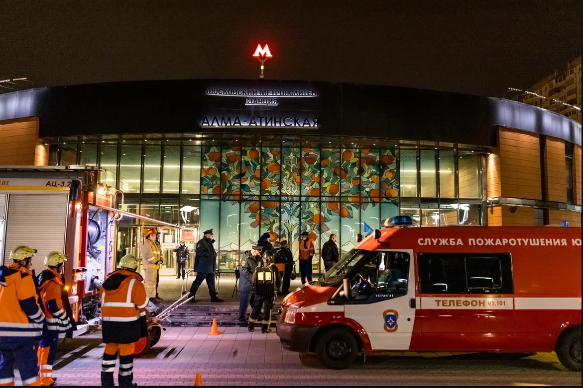 Огнеборцы Южного округа провели пожарно-тактические учения в московском метрополитене на станции Алма-Атинская