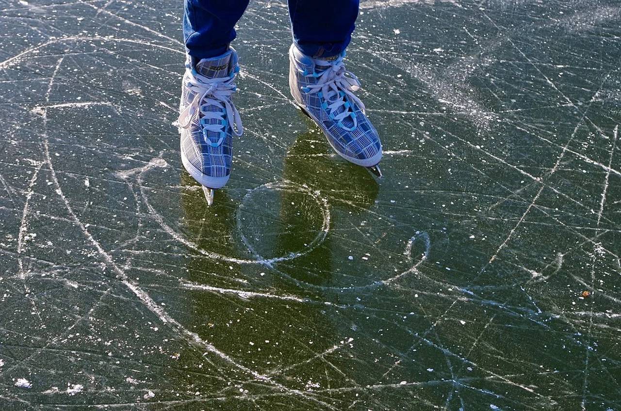 Все на лед: новый каток открыли в парке «Сосенки»