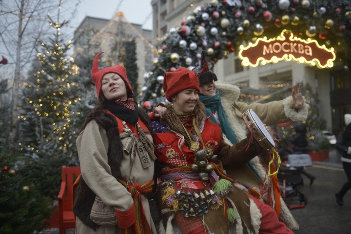 Столица веселится: фестиваль «Путешествие в Рождество» открыли в городе