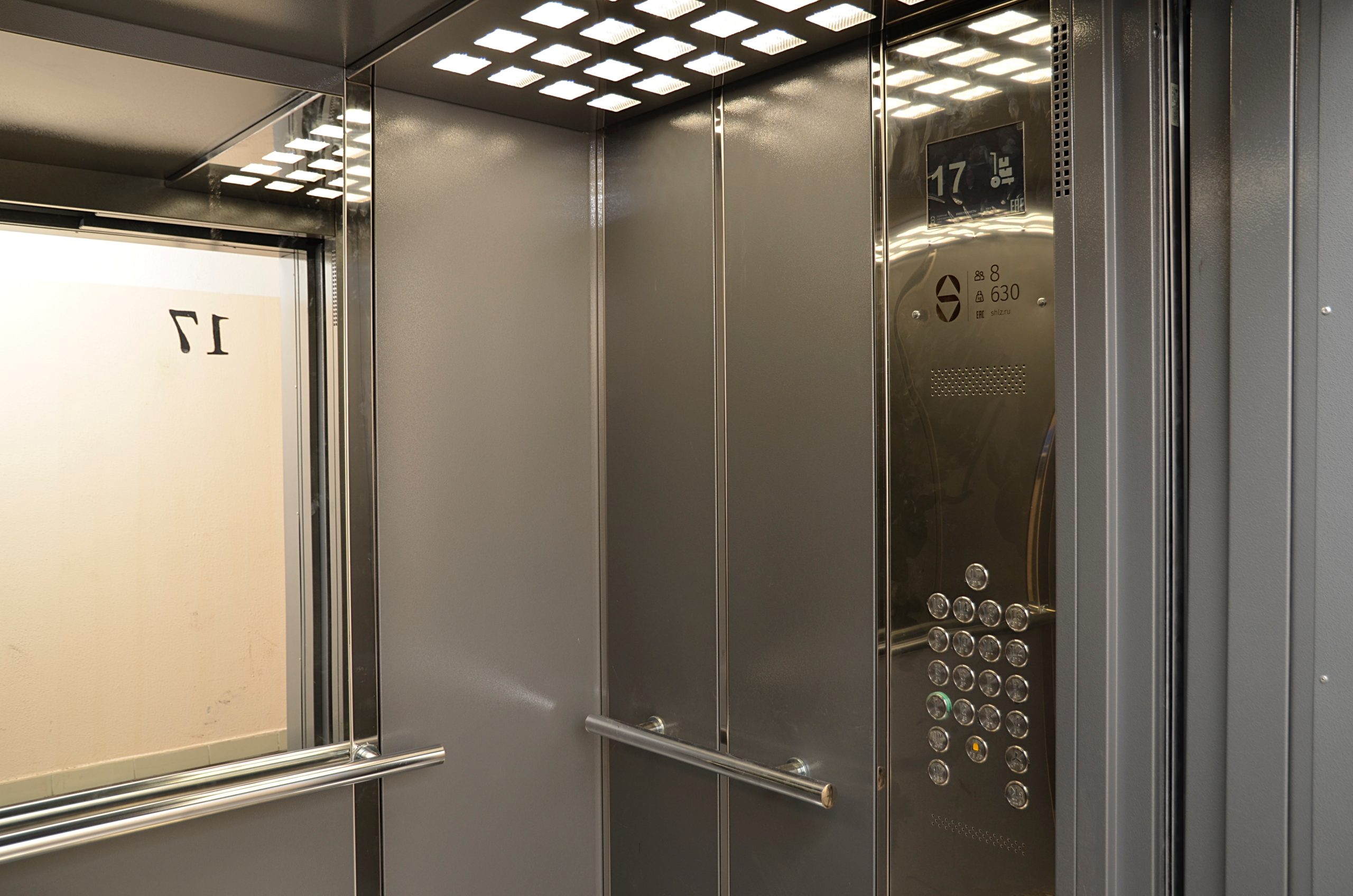 Свыше 300 лифтовых кабин поменяли на юге столицы в 2021 году