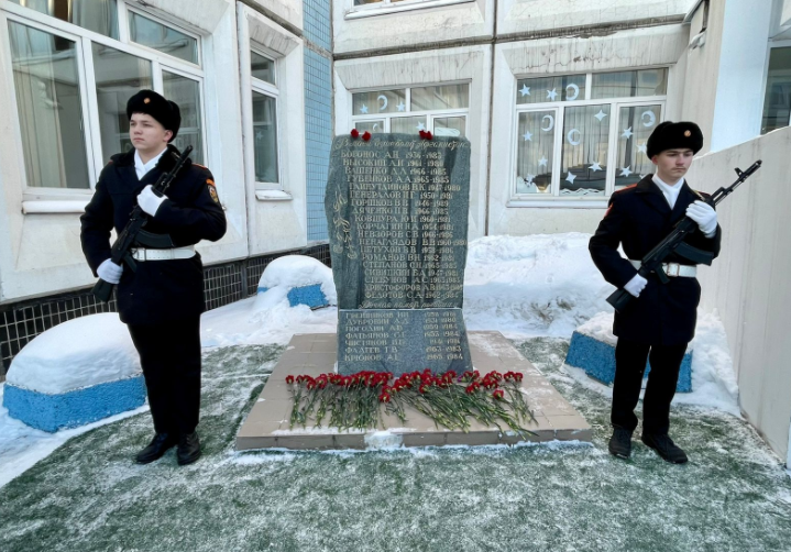 Школа №1552 провела митинг в честь годовщины ввода войск в Афганистан