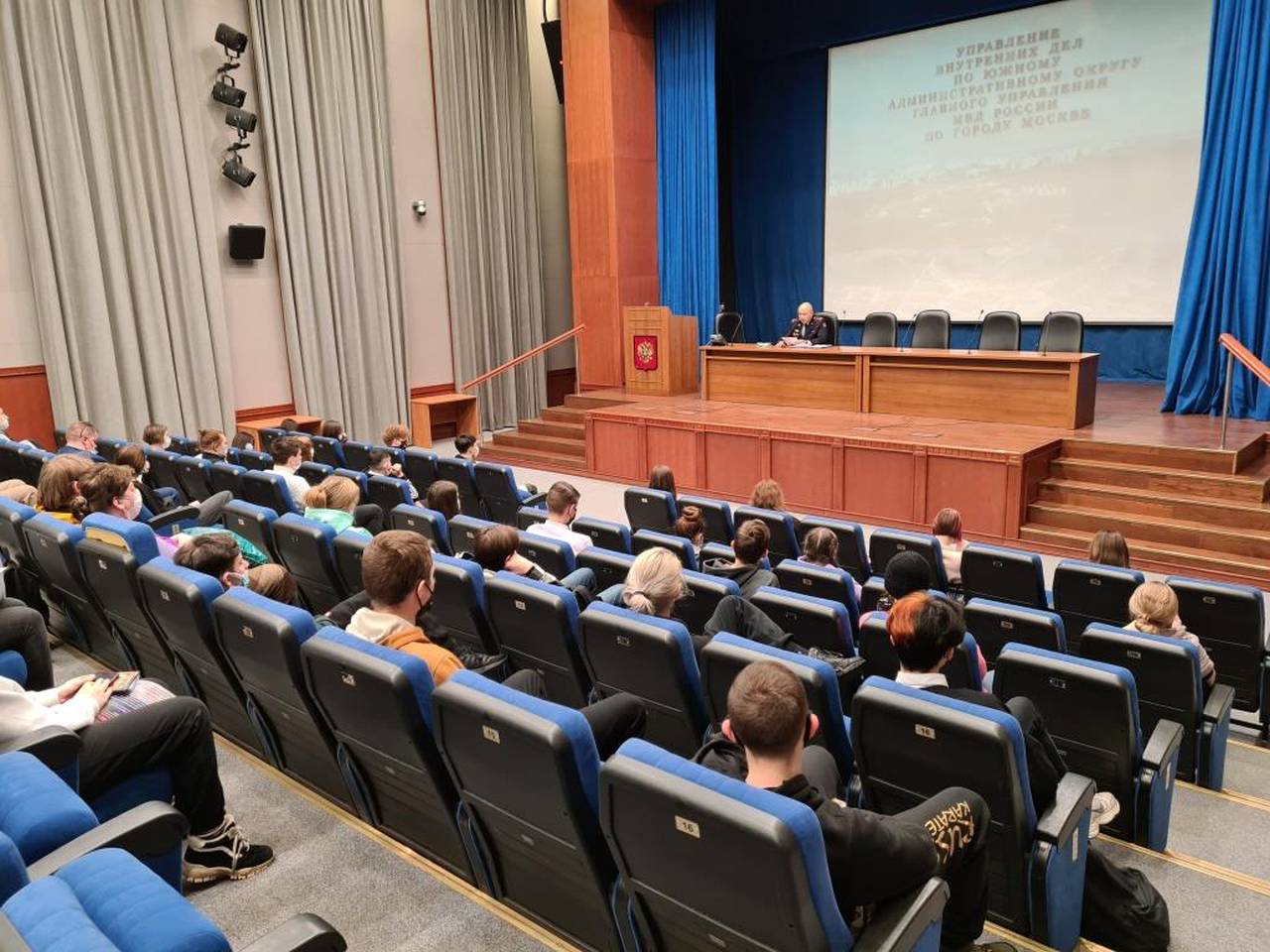 На юге столицы сотрудники полиции организовали для школьников «День открытых дверей»