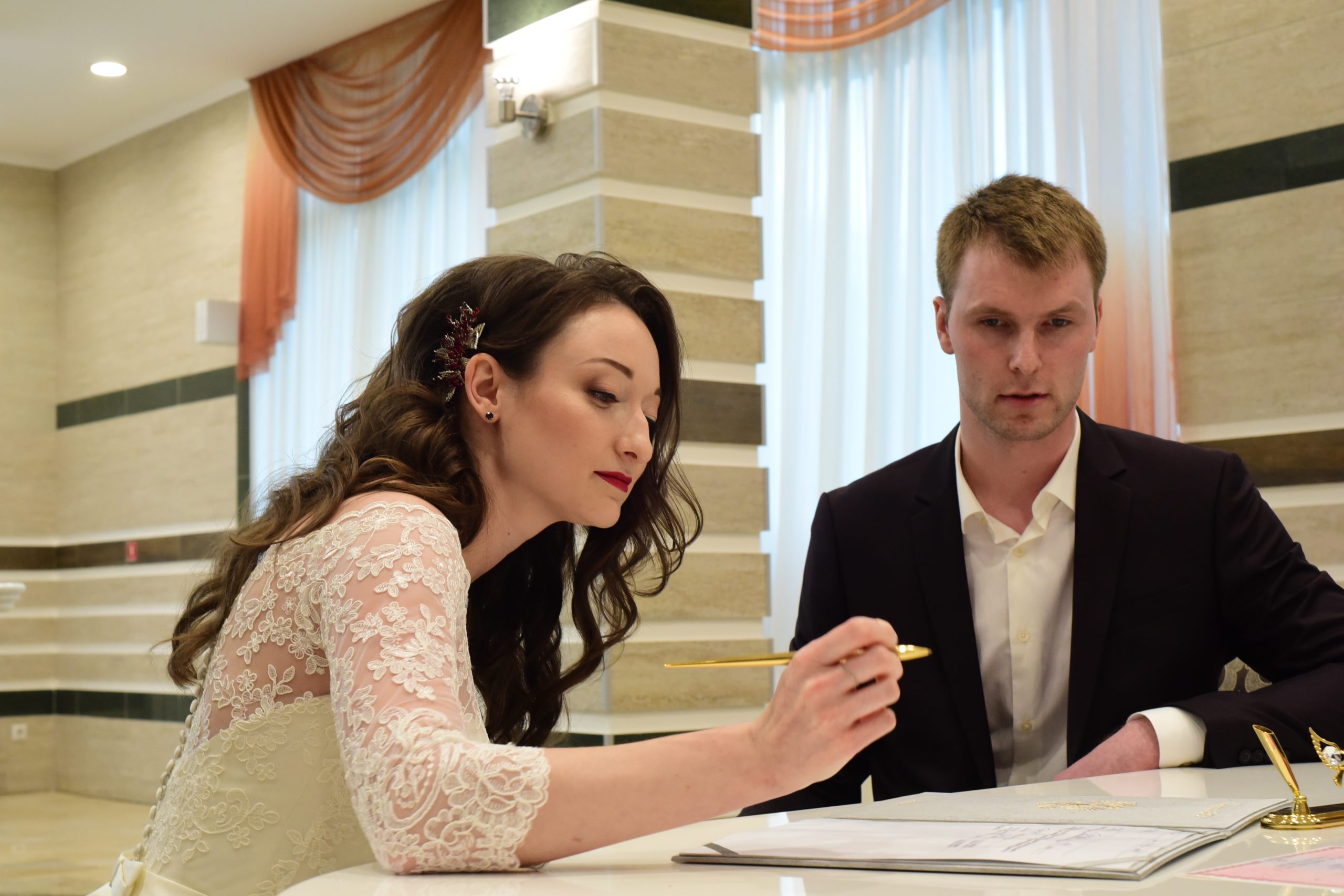 Отделы ЗАГСов Москвы открыли новые места для регистрации брака на 22 февраля