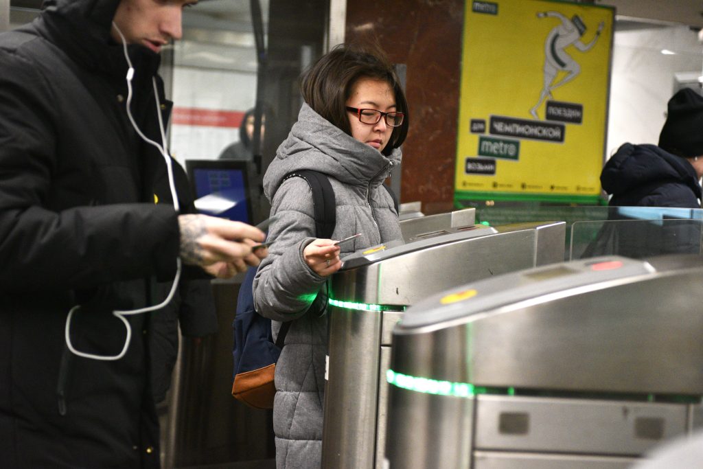 Все турникеты метро оснастят возможностью бесконтактной оплаты. Фото: Пелагия Замятина, «Вечерняя Москва»