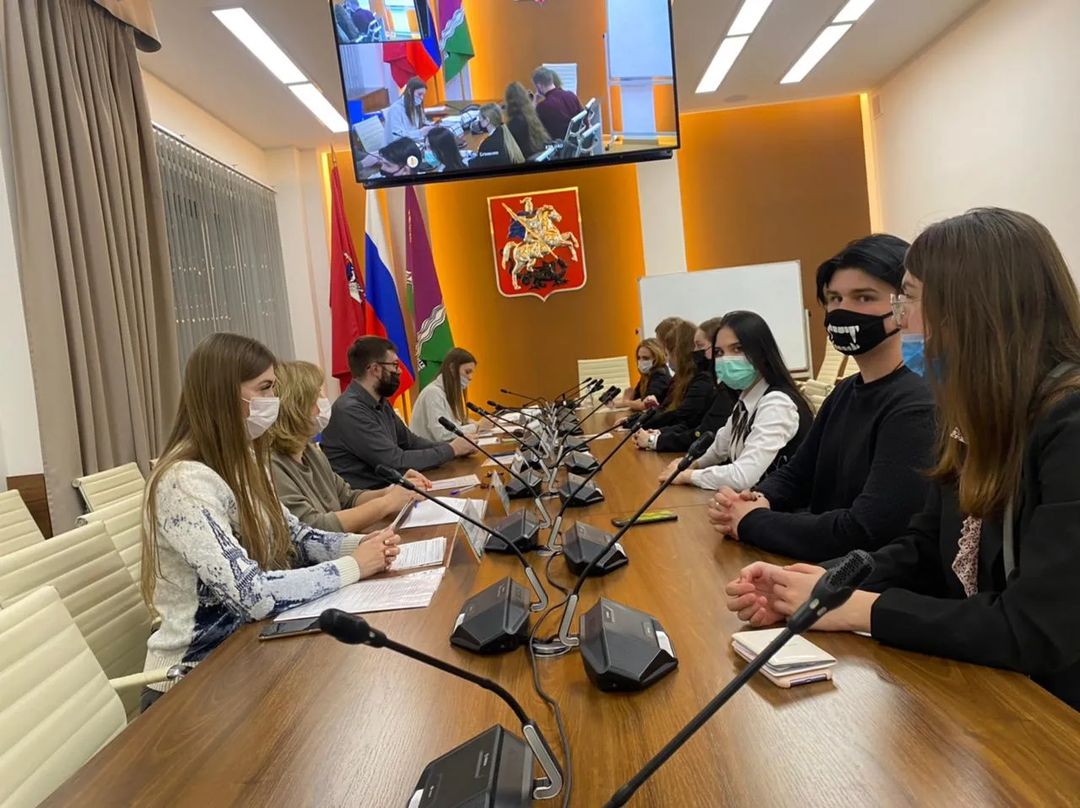 Молодые парламентарии Орехова-Борисова Северного посетили встречу в Префектуре Южного округа