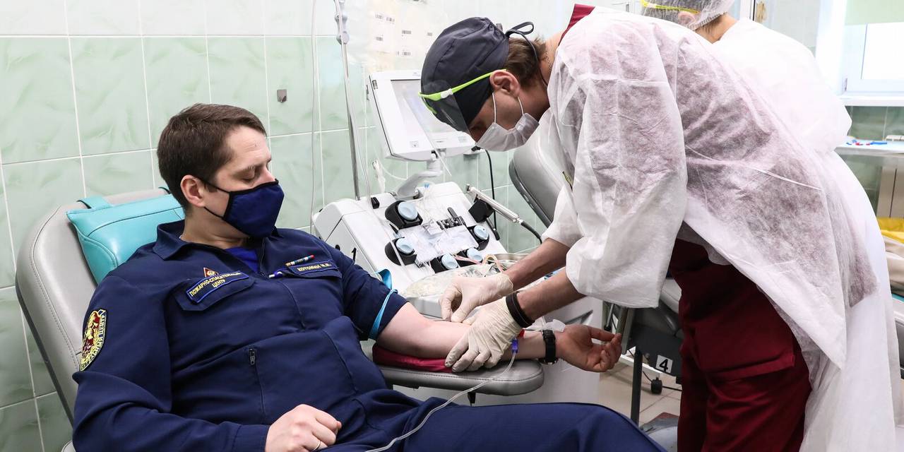 Добровольчество как стиль жизни: московские спасатели приняли участие в донорской акции