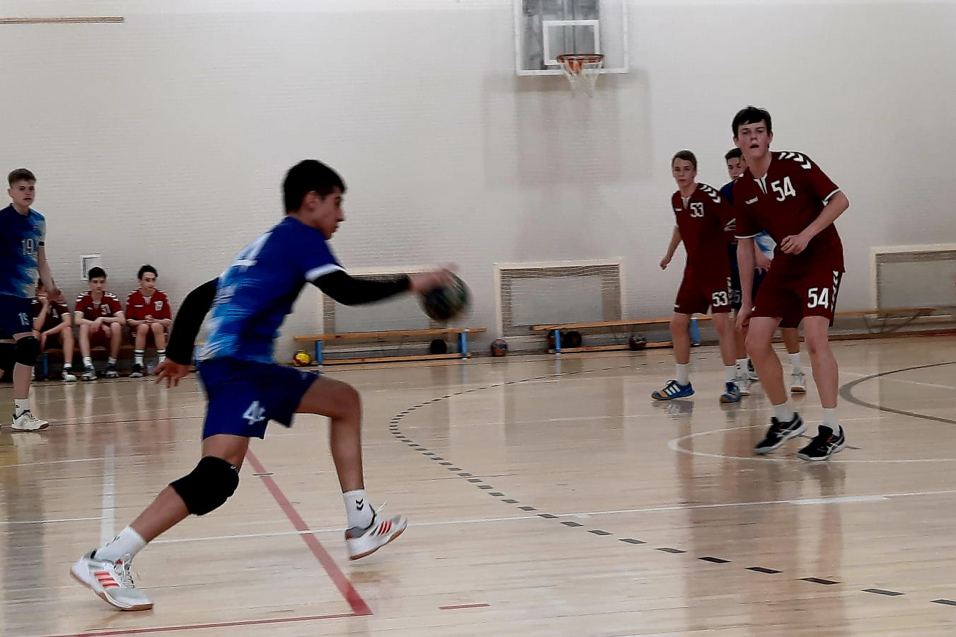 Воспитанники спортшколы №47 выиграли матчи Первенства Москвы по гандболу