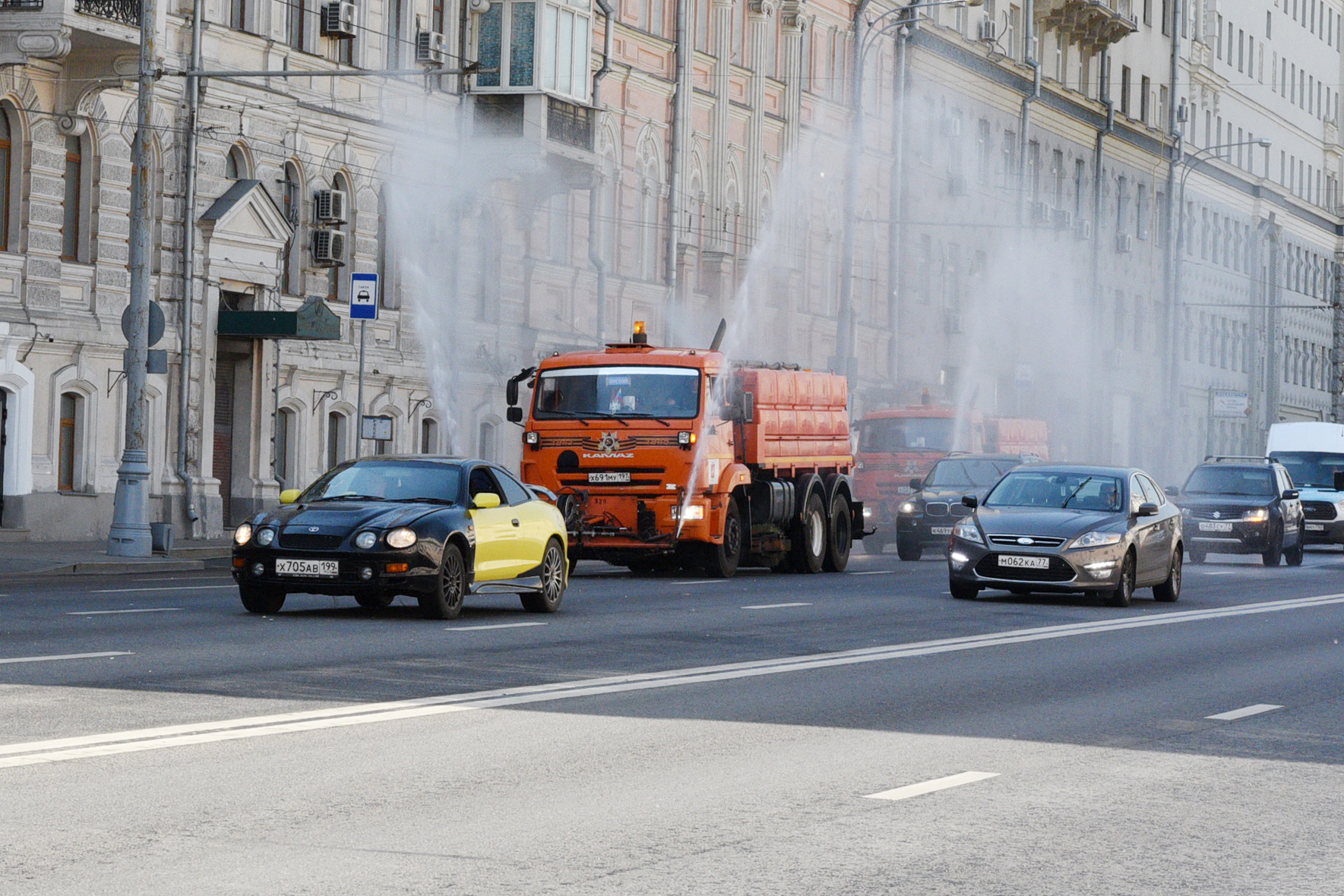 Московские дороги промоют с шампунем