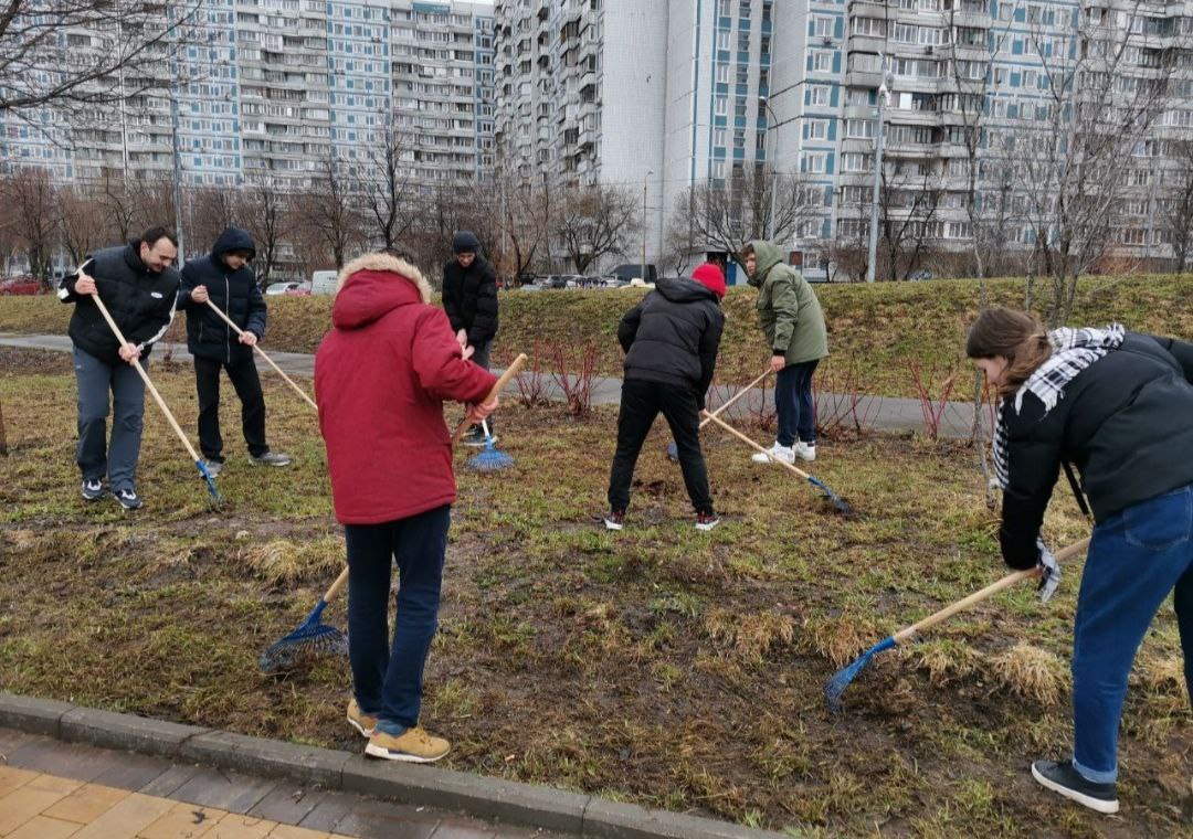 Молодежная палата Нагатинкого Затона поучаствовала в общегородском субботнике