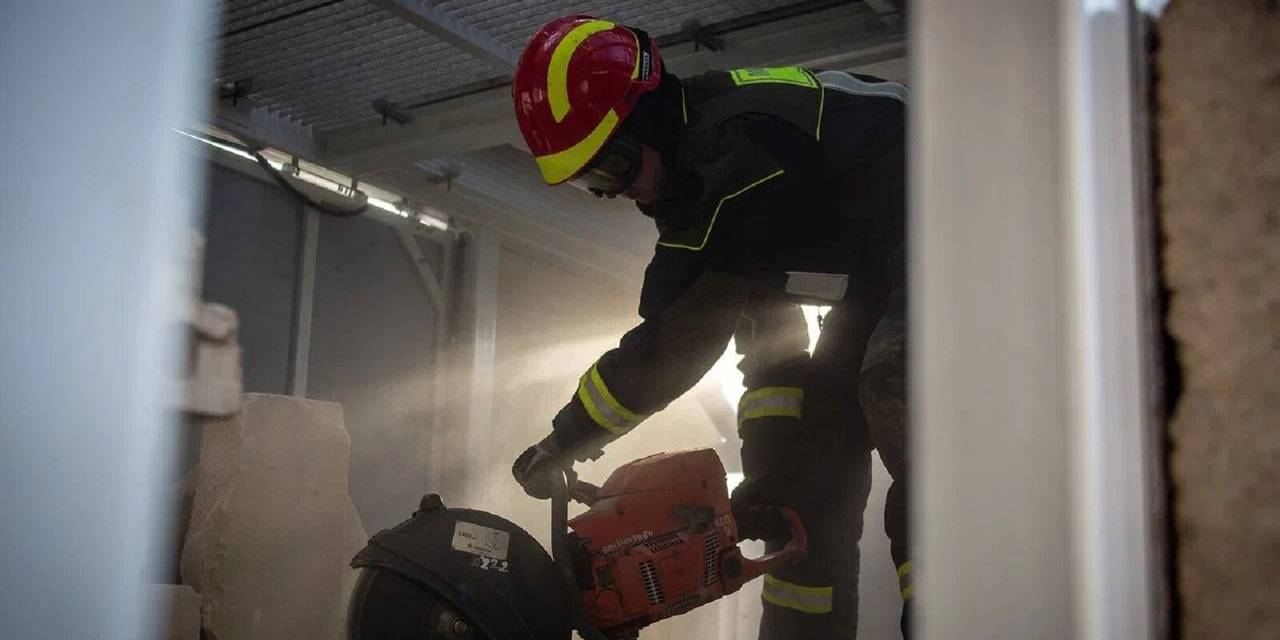 «Я б в пожарные пошел — пусть меня научат!»: как обучают московских пожарных в учебном центре ГО и ЧС