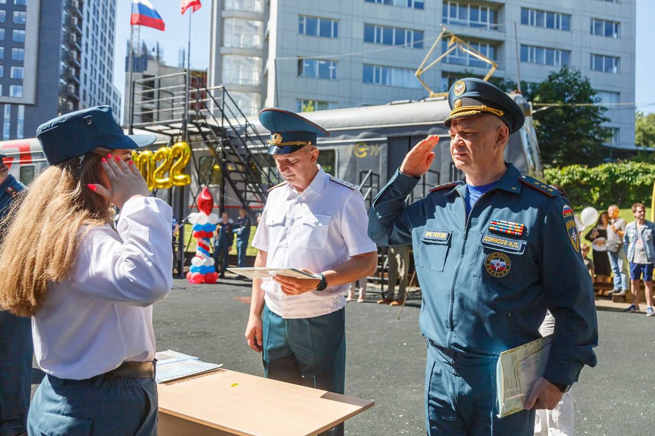 Заместитель Министра МЧС России Илья Денисов принял участие в торжественном мероприятии «Выпускник-2022»