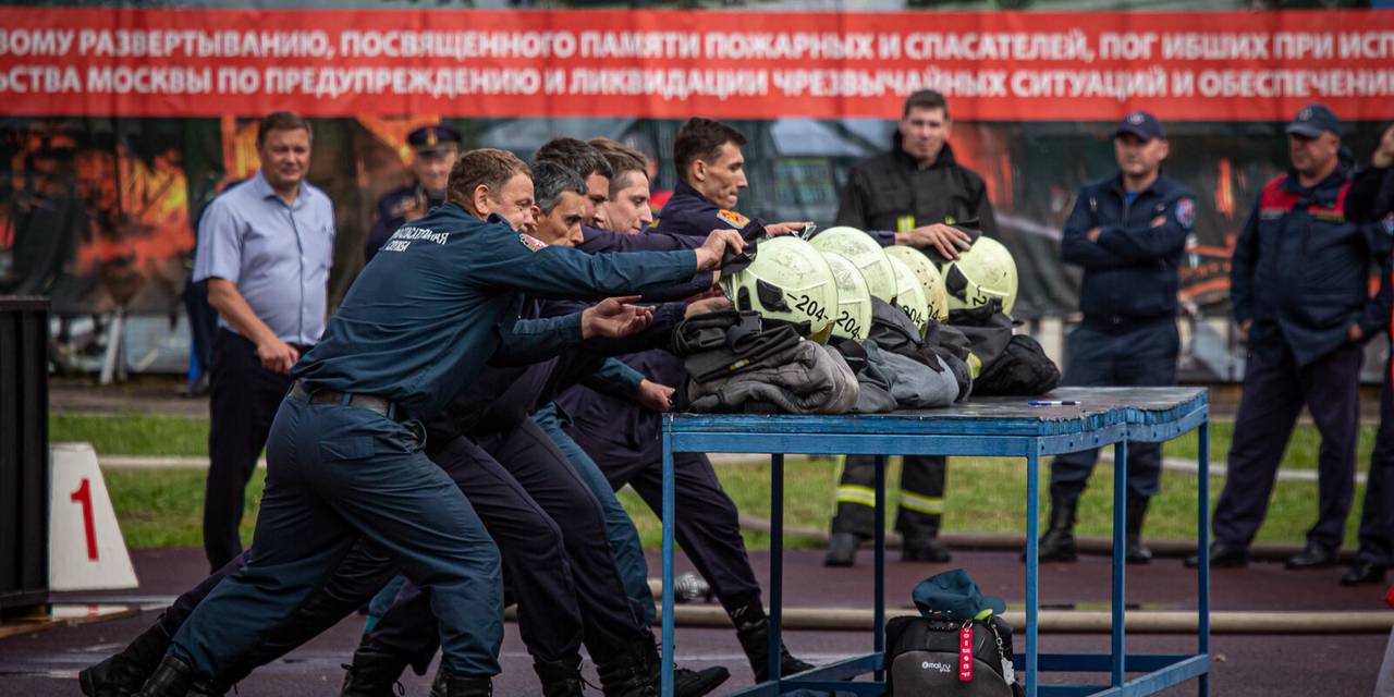 Мы все, как звенья одной цепи: каждый знает, что делать. В Апаринках прошли соревнования среди пожарных города Москвы