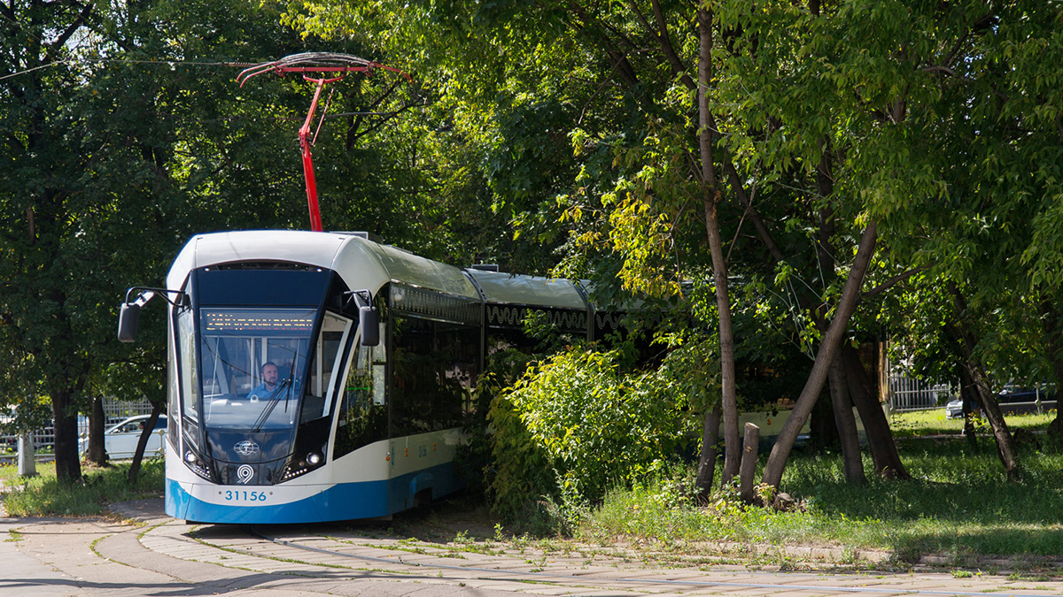 Движение трамваев восстановили после ремонта путей на Варшавском шоссе