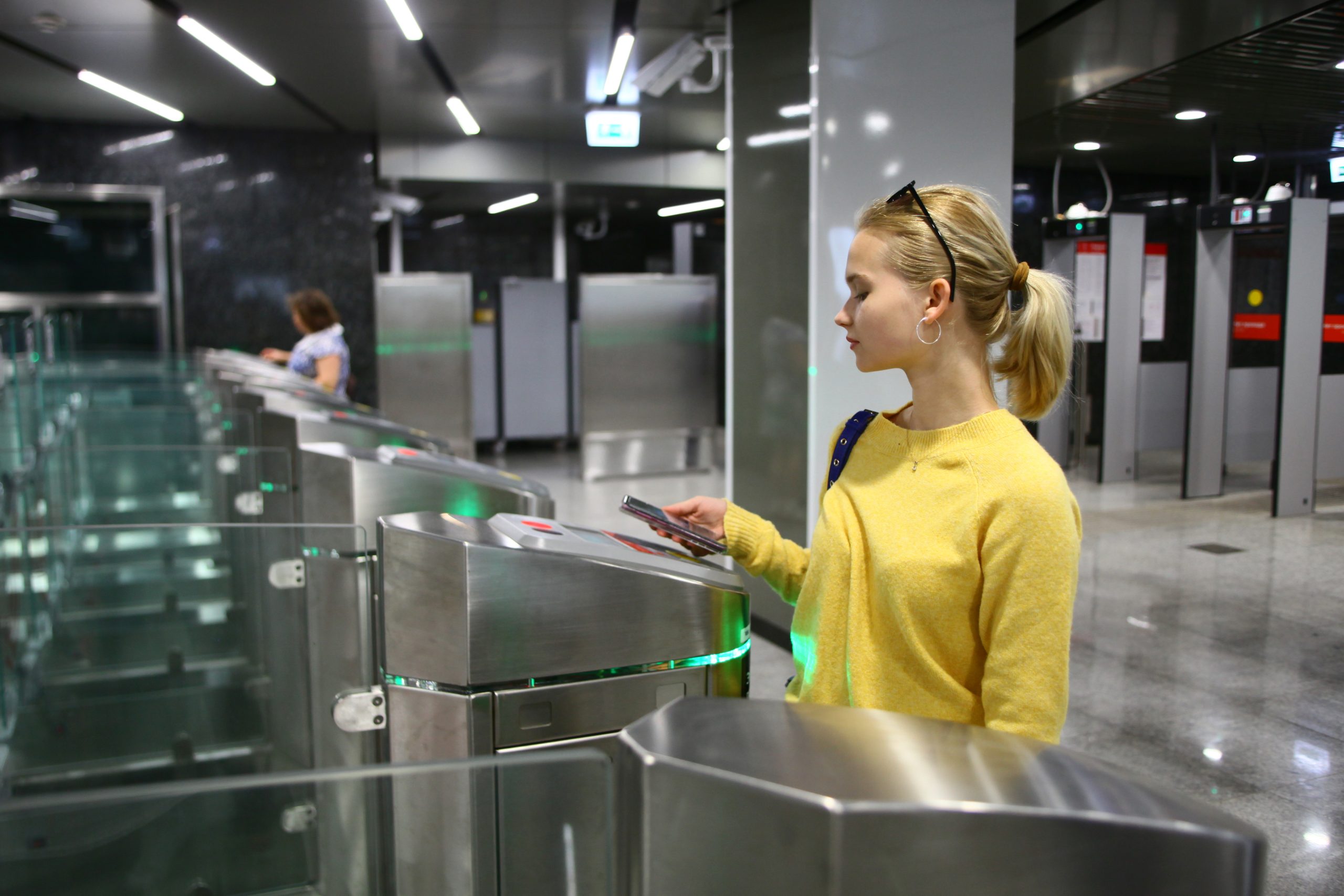 Новые турникеты установят в сентябре на Серпуховско-Тимирязевской линии метро