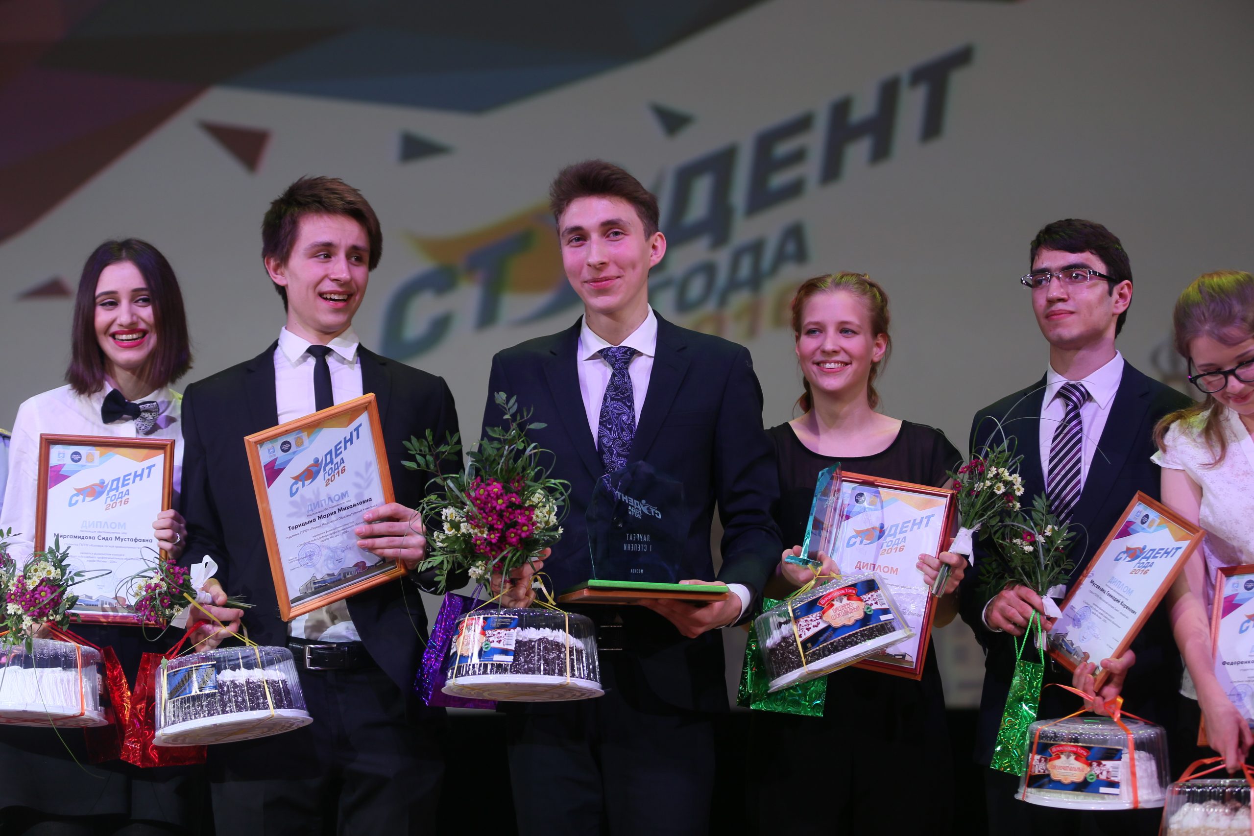 Гордость вузов: юноши и девушки попробуют свои силы в конкурсе «Студент года Москвы — 2022»