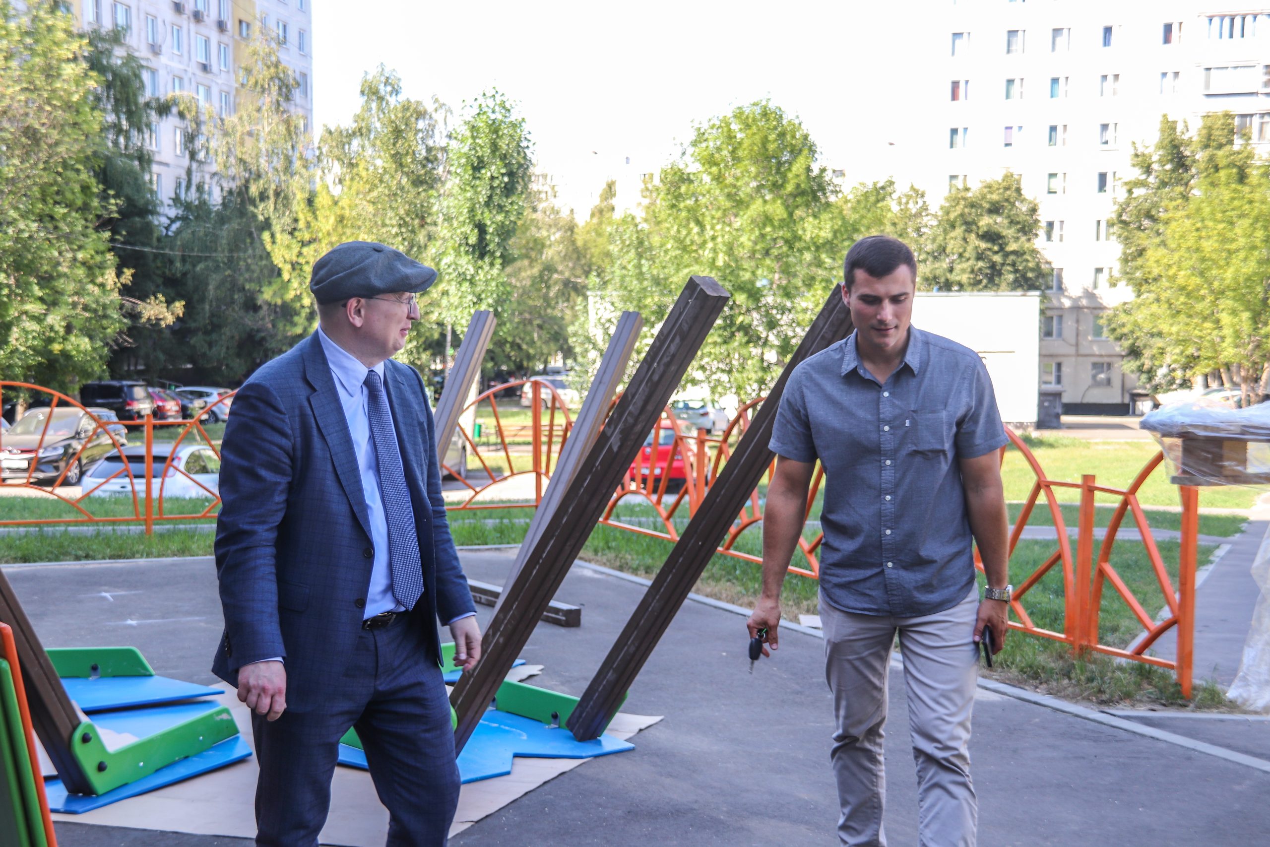 Мониторинг работ по обустройству детской площадки состоялся в Орехове-Борисове Южном