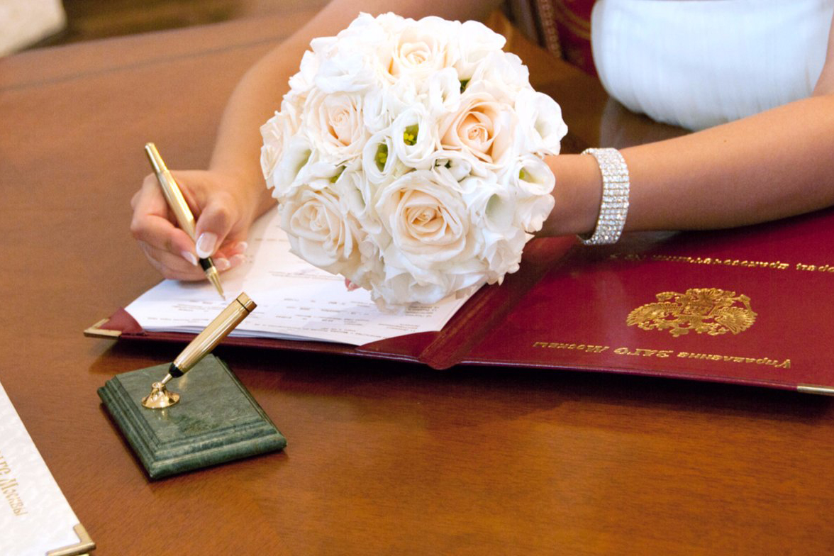 Порядка 50 тысяч пар заключили брак в столице во время свадебного сезона