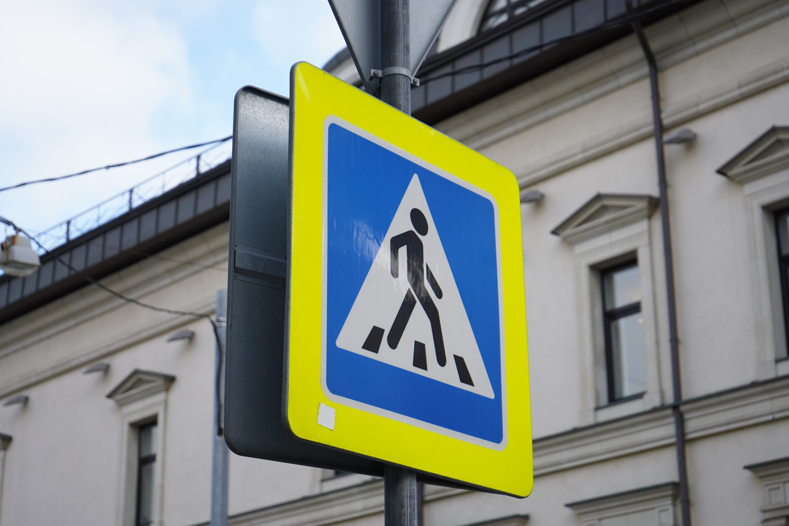 Специалисты возвели 16 пешеходных переходов на улицах Дубининская и Даниловский Вал