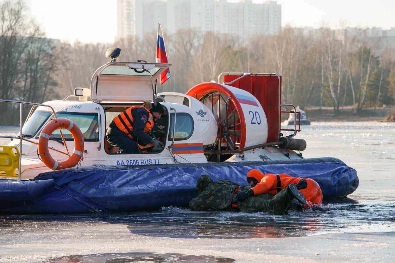 Более 20 судов на воздушной подушке будут патрулировать столичные водоемы этой зимой