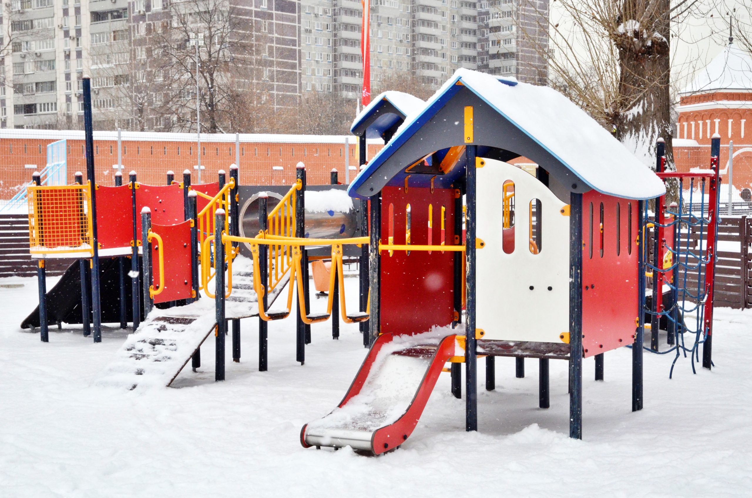 Несколько новых детских площадок открыли на юге столицы в 2022 году