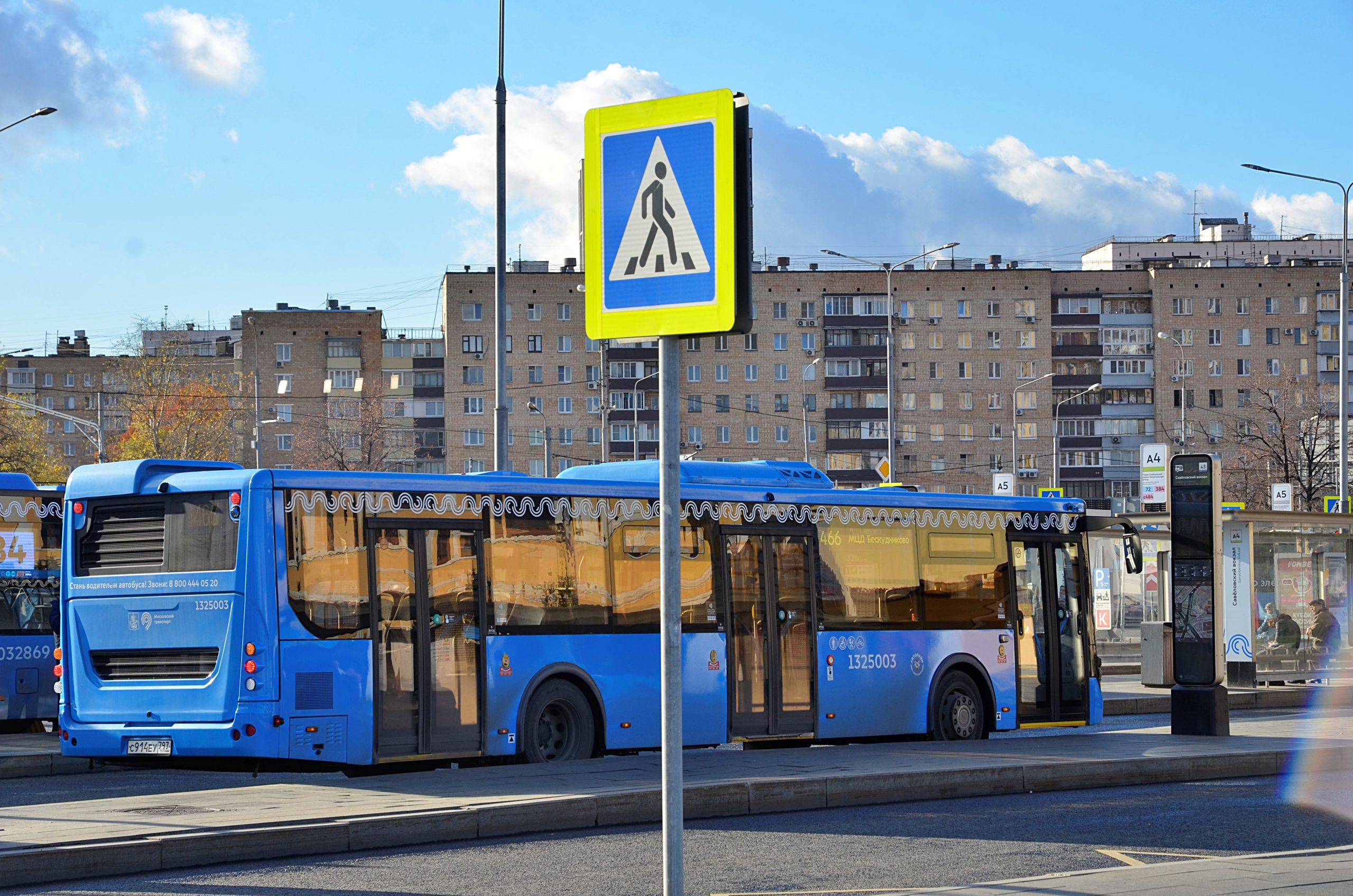 Автобусную остановку у станции метро «Автозаводская» временно перенесли