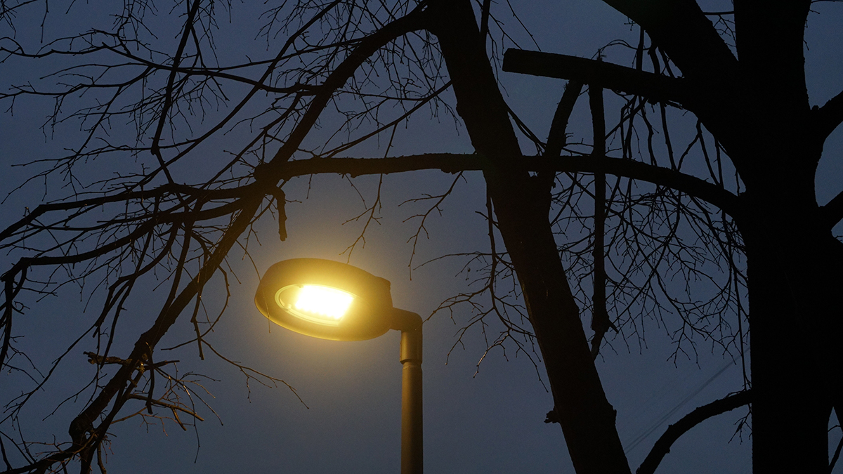 Уличное освещение обновили возле станции БКЛ «Варшавская»