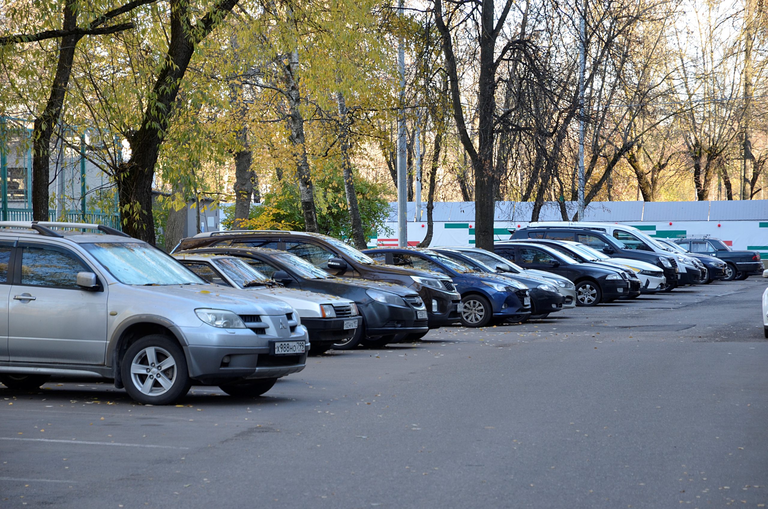 Новые парковочные места появились в столице в октябре