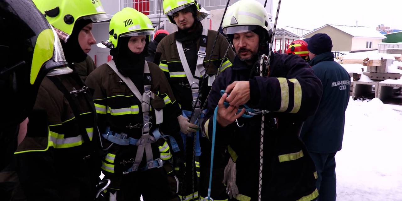 Профессионалы и добровольцы: как обучают столичных спасателей в Учебно-методическом центре ГО и ЧС Москвы