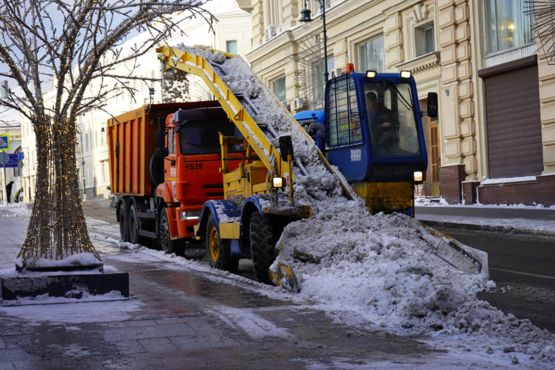 Режим повышенной готовности из-за снегопада объявили для городских служб