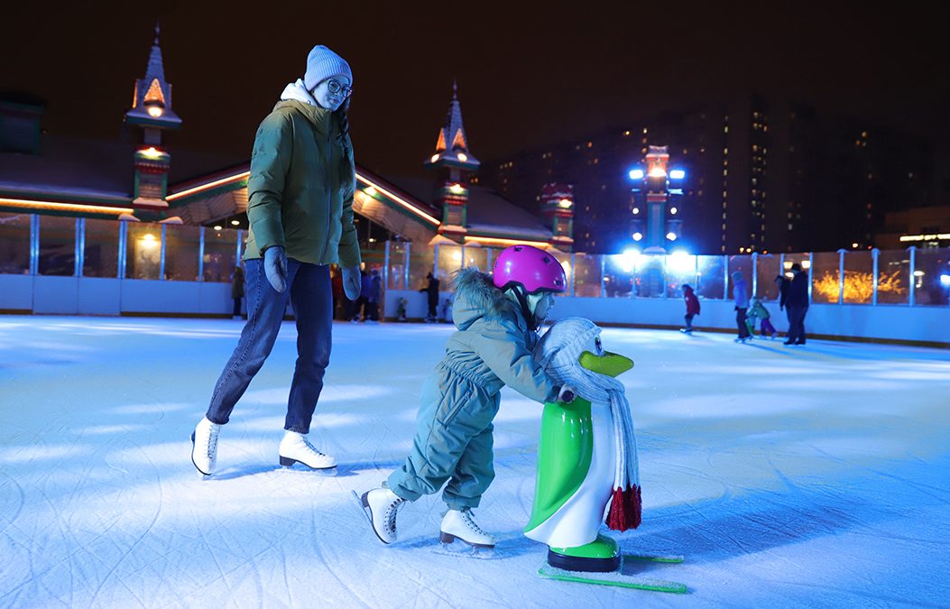 Бесплатный каток на площадке «Московские сезоны» в Братееве будет работать до конца зимы
