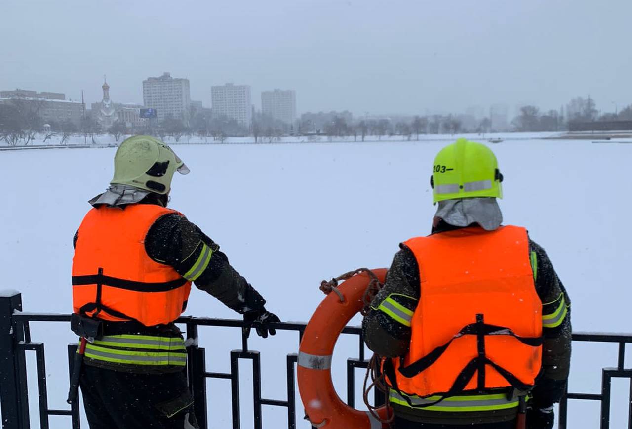 Осторожность на льду предотвращает беду