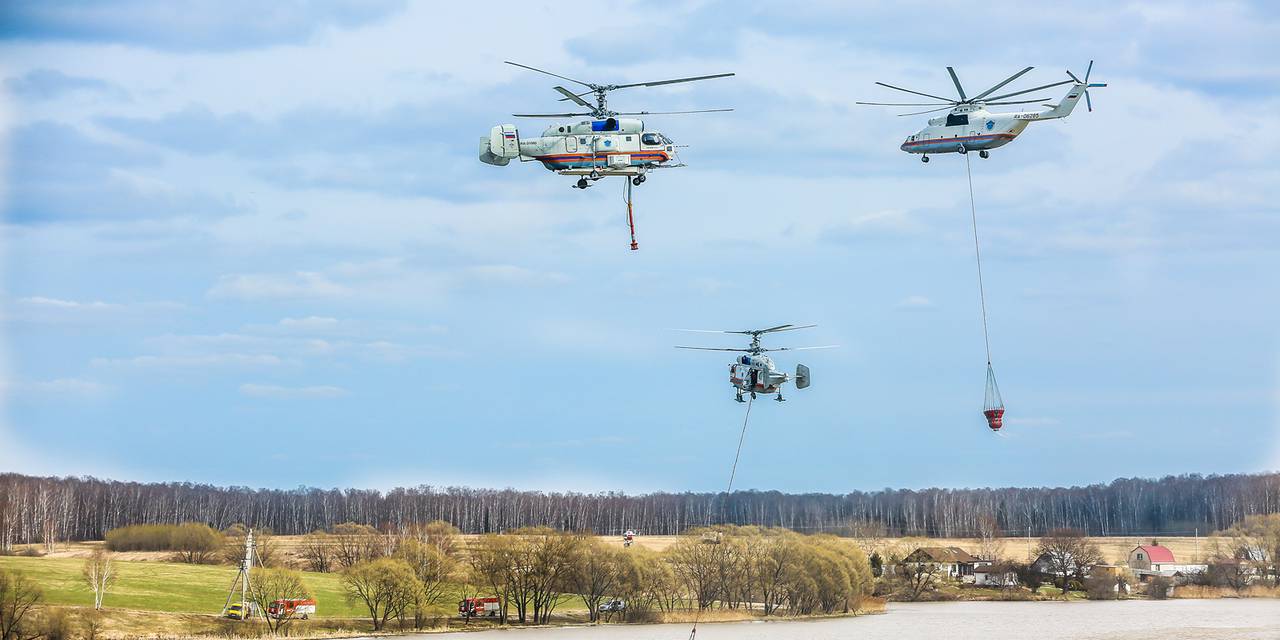 Сотрудники Московского авиацентра отмечают 100-летие отечественной гражданской авиации