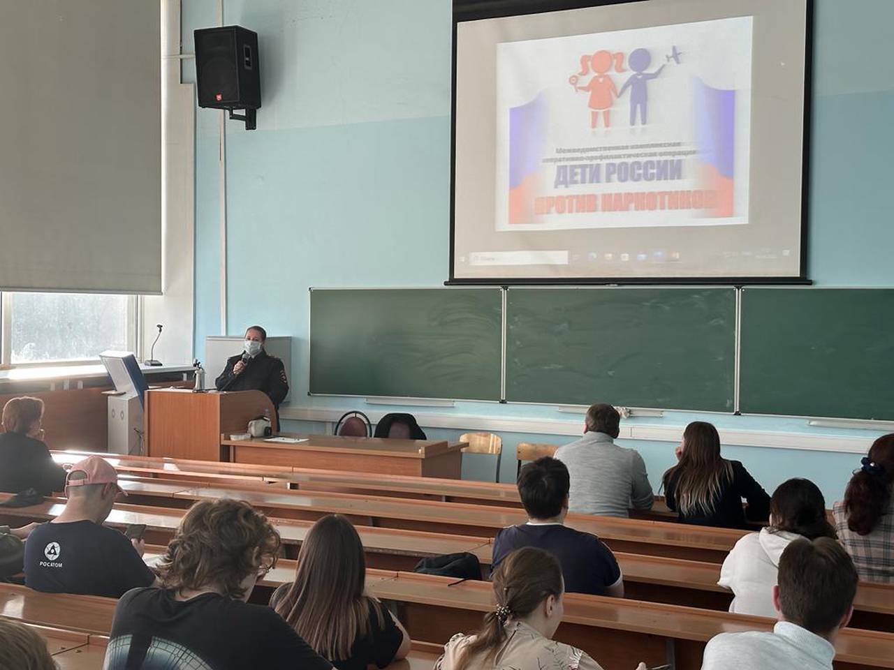  В рамках оперативно-профилактической операции «Дети России — 2023» сотрудники УВД по ЮАО ГУ МВД России по г. Москве с членами Общественного совета при УВД по ЮАО встретились со студентами НИЯУ МИФИ